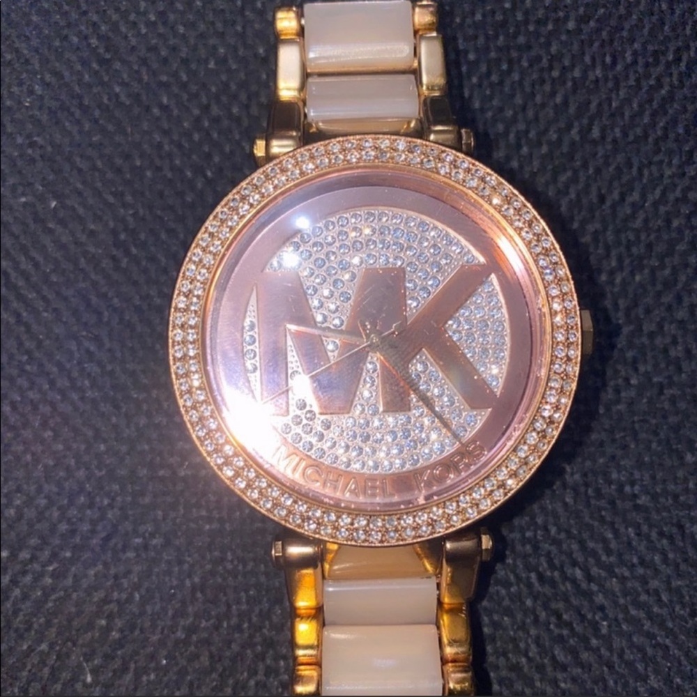 Womens michael kors watch. Rose gold. Never worn.